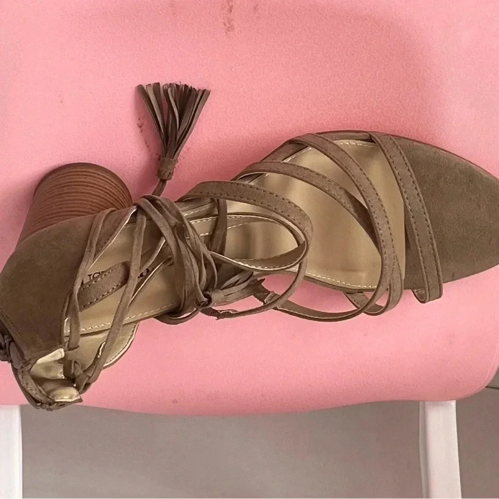 Just Fab Roma Women Dressy sandals, size 11 color Taupe straps go up legs